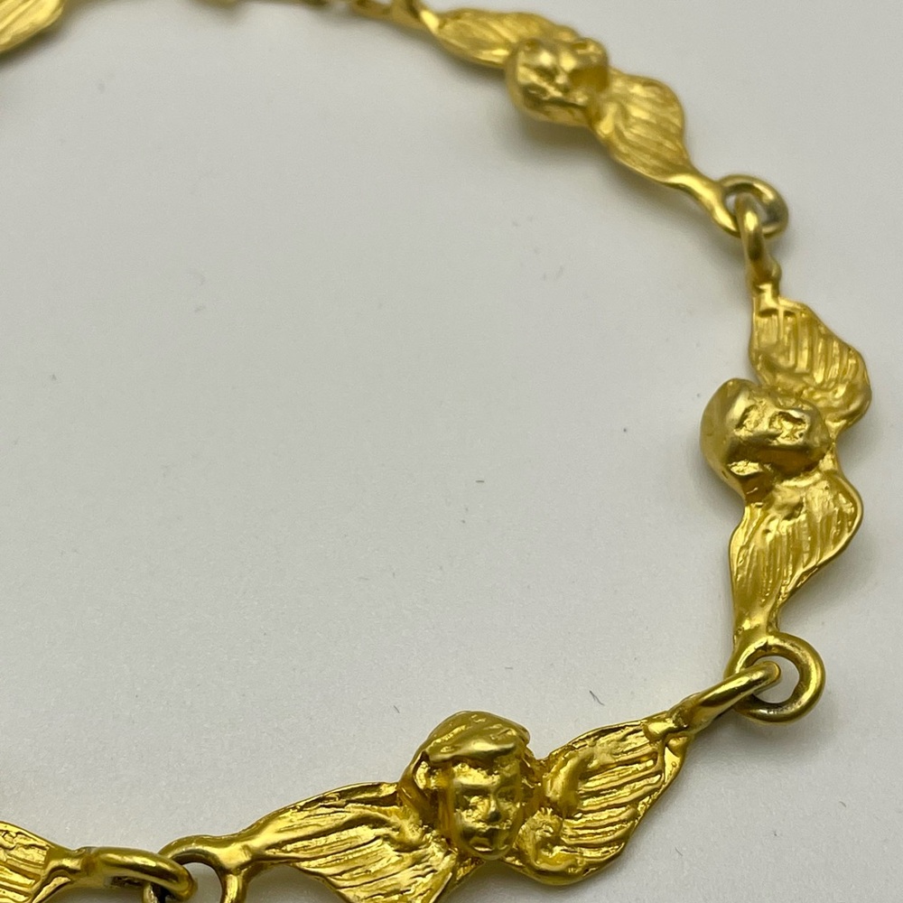 Vintage Cherub Angel Winged Link Bracelet. Gold tone. 8 1/2 inches long - Picture 3 of 6